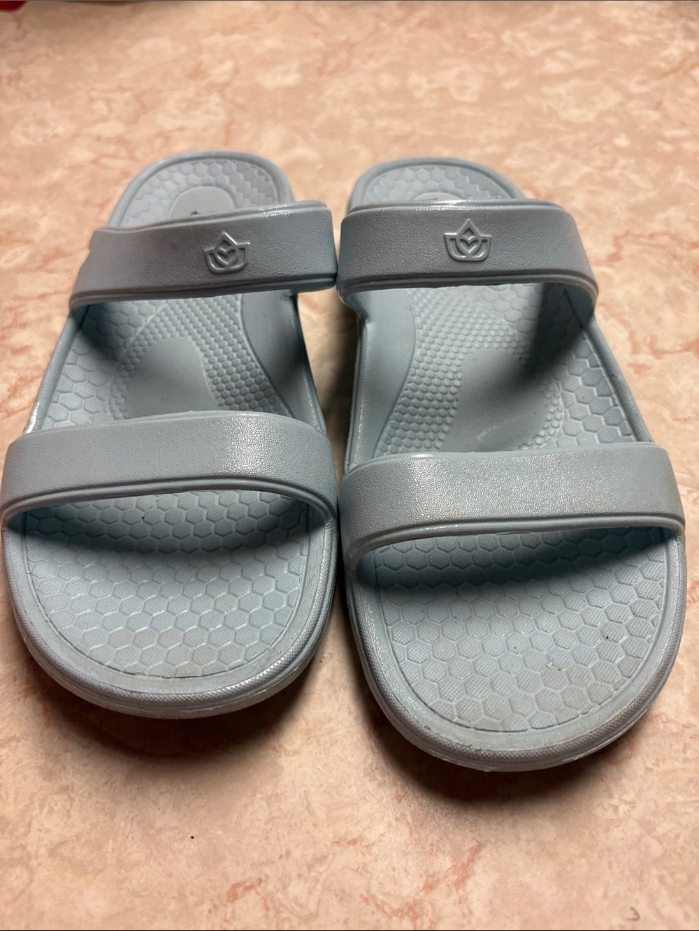 Women’s  Dual-Strap Slide Sandals in Light Gray